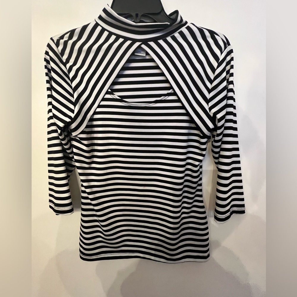DOTS TOP BLACK & WHITE STRIPES. SIZE MED MOCK TURTLE NECK W/OPEN SCOOP NECK